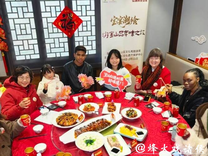 逛古镇、品美食、看灯会，留学生、博主来宝山过大年